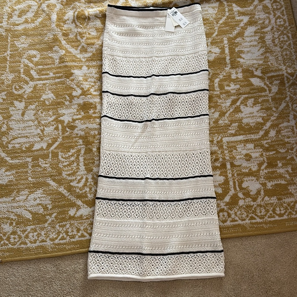 Abercrombie & Fitch Black and White crochet skirt - Picture 3 of 5